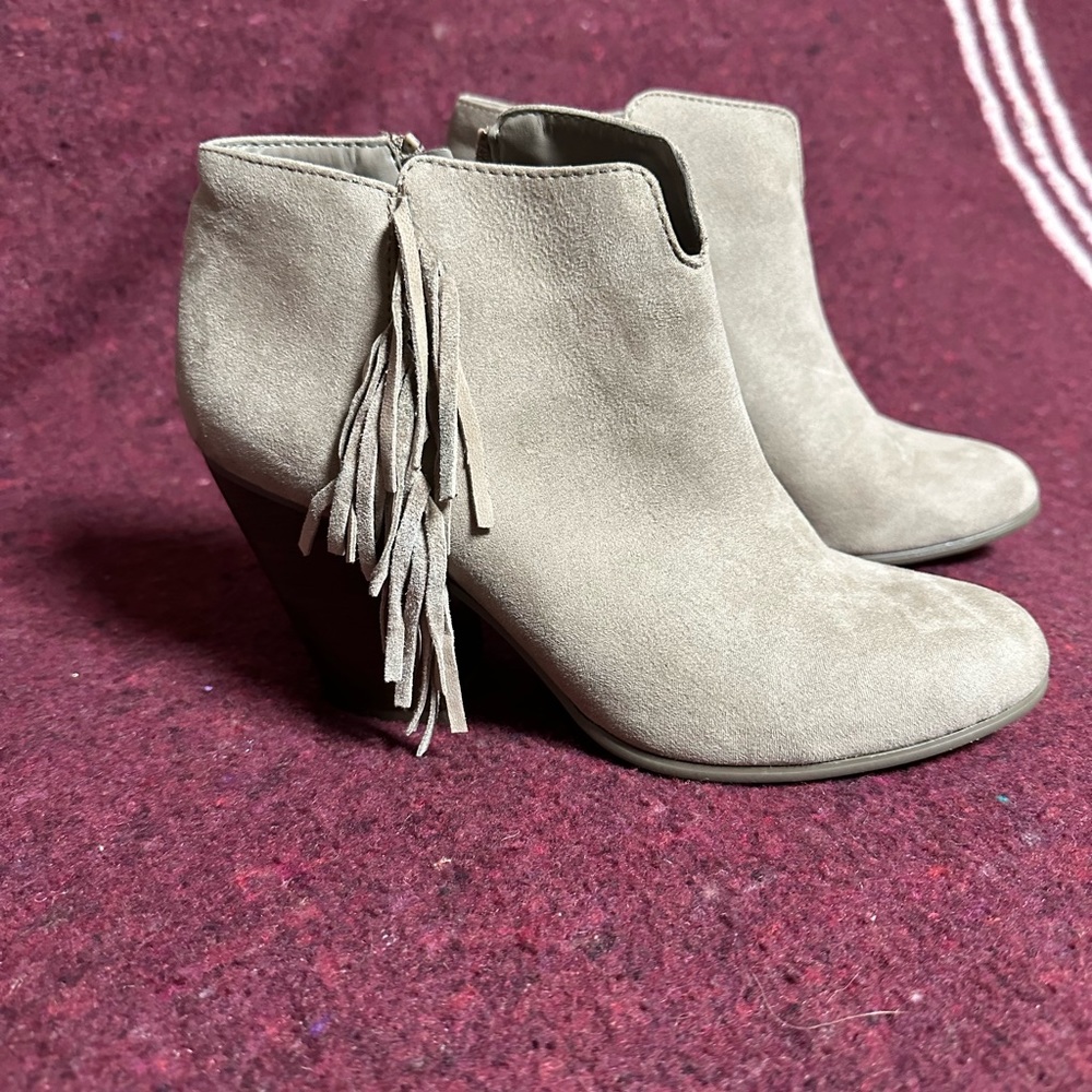Fringe boots, grey suede, worn twice.